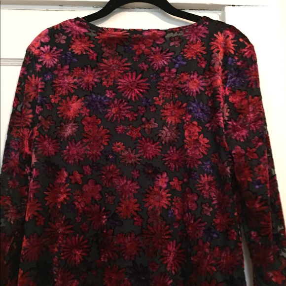 Women’s flowered top - Picture 3 of 4